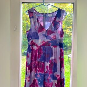 Frilly knee length dress “The Loft”